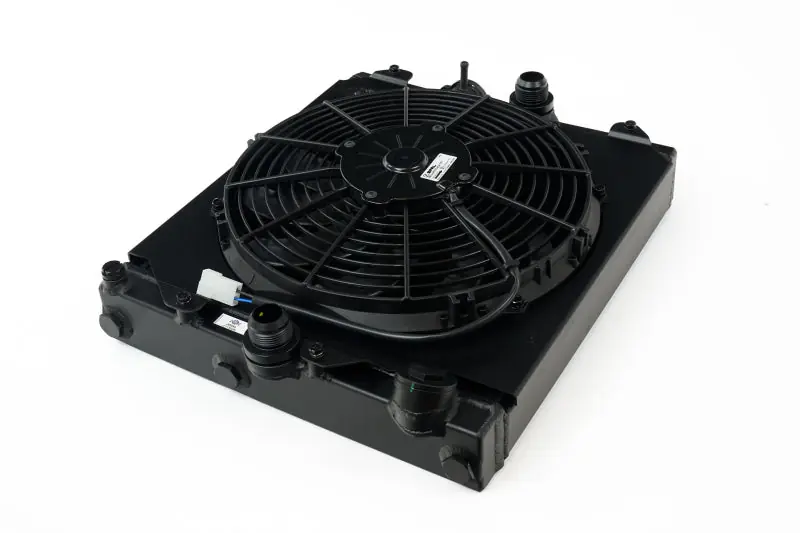 CSF Universal Half Radiator w/-16AN & Slip-On Fittings/12in SPAL Fan & Shroud - Black Finish (CSF2858XB)