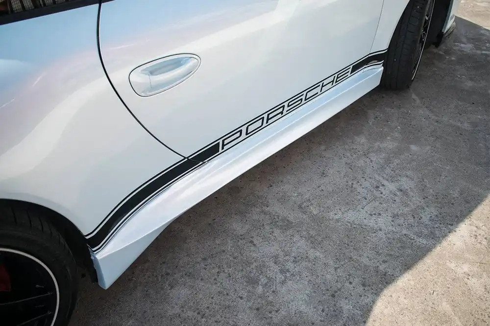 Carbonado 2009-2012 Porsche 911 997.2 Carrera S T Style Side Skirts