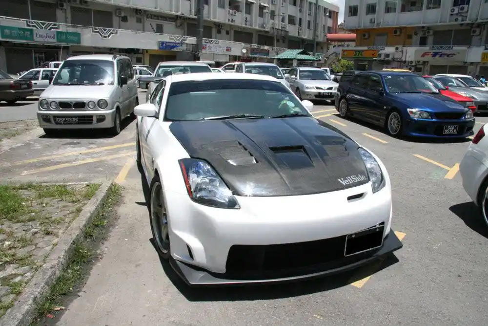 Carbonado VT Style Hood | 2003-2005 Nissan 350Z