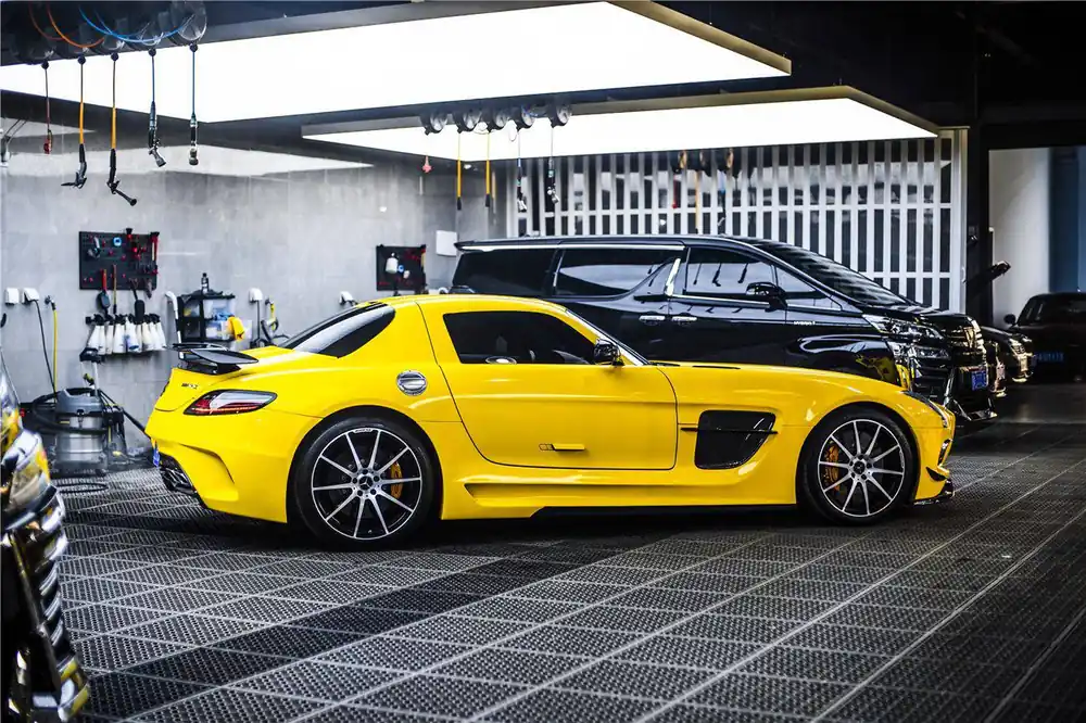 Carbonado 2010-2015 Mercedes Benz W197 SLS AMG BKSS Style Side Skirts & Fender
