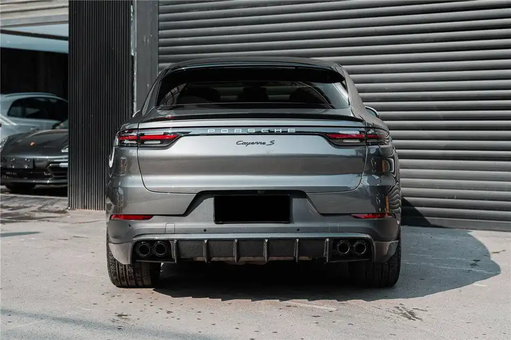 Carbonado 2018-2023 Porsche 9Y0.1 Cayenne S E-Hybrid OD Style Rear Lip