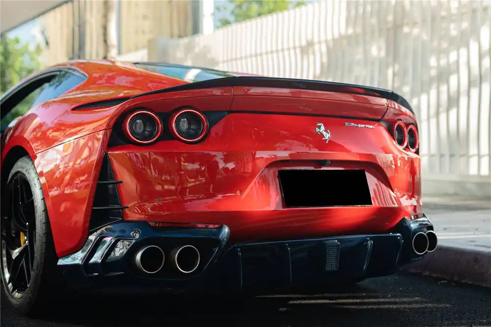Carbonado 2017-2026 Ferrari 812 Superfast MSY Style DRY Carbon Fiber Rear Diffuser with Light
