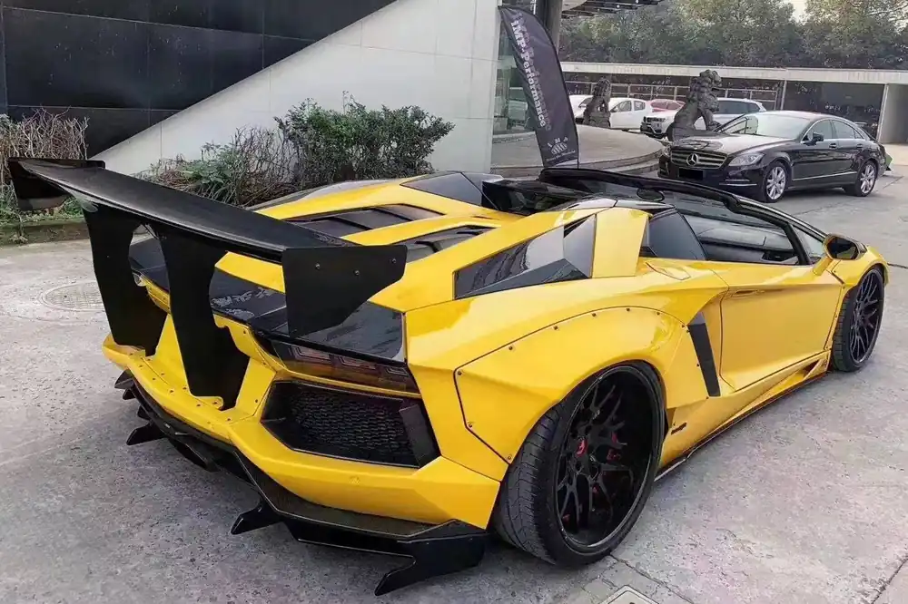 Carbonado 2011-2016 Lamborghini Aventador LP700 Coupe Roadster L Style Carbon Fiber Rear Diffuser Under Canards