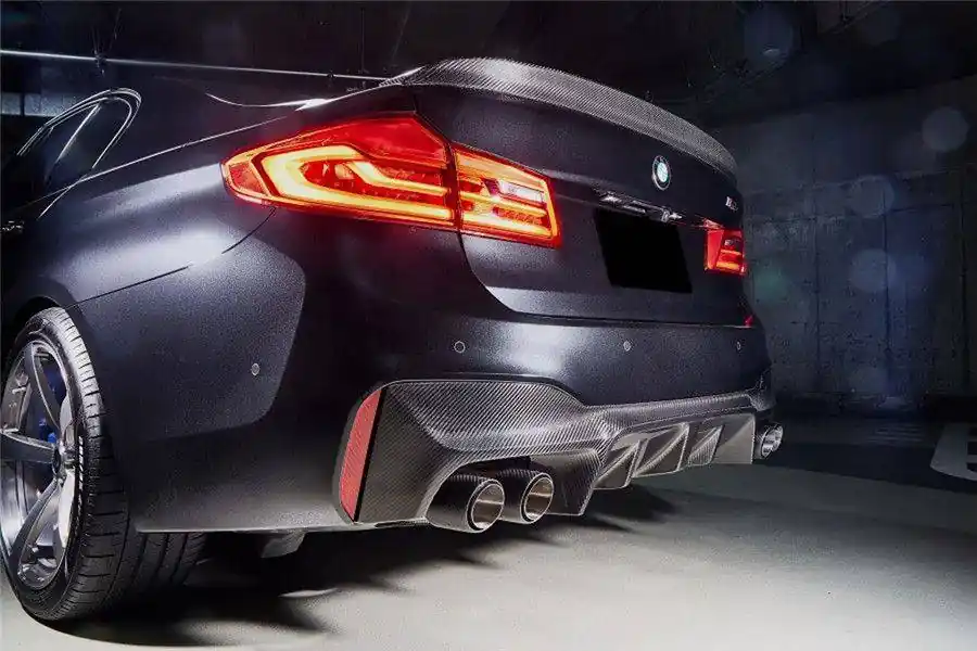 Carbonado 2018-2023 BMW F90 M5 D3 Style Carbon Fiber Rear Lip w/ Caps
