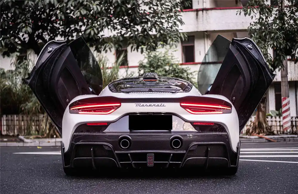Carbonado 2020-2024 Maserati MC20 MSY Style DRY Carbon Fiber Rear Diffuser with Brake Light