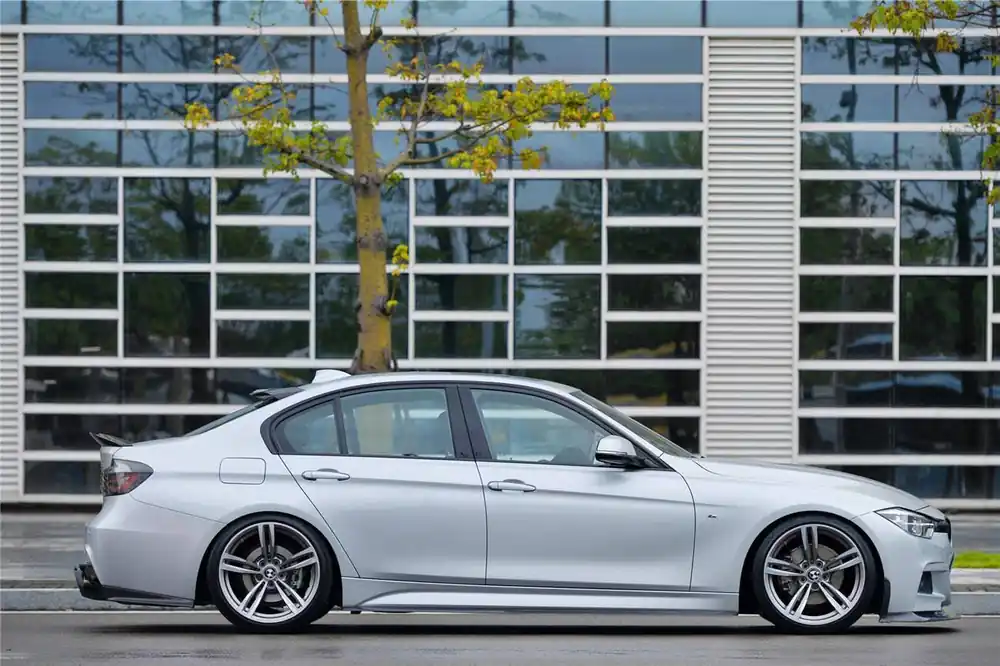 Carbonado 2011-2019 BMW 3 Series F35 M-Tech GV Style Carbon Fiber Side Skirts