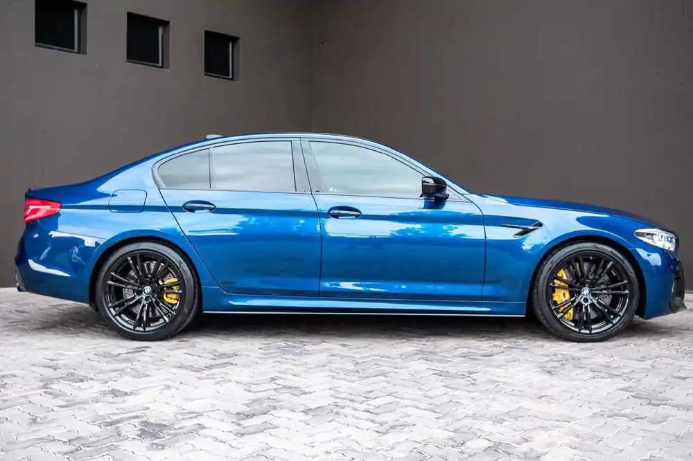 Carbonado 2018-2023 BMW F90 M5 MP Style Carbon Fiber Side Skirts