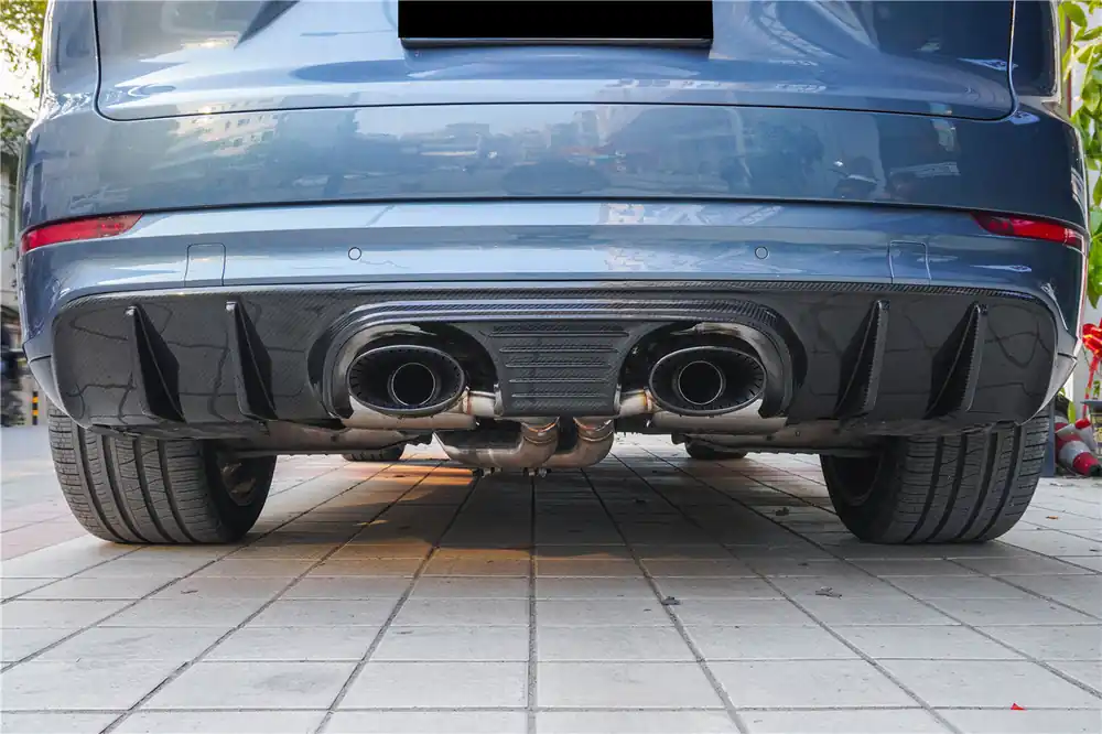 Carbonado 2018-2025 Porsche 9Y0.1 9Y0.2 9YA 9YB Cayenne S E-Hybrid TurboGT-Style Rear Diffuser With Exhaust Adapter Pipe