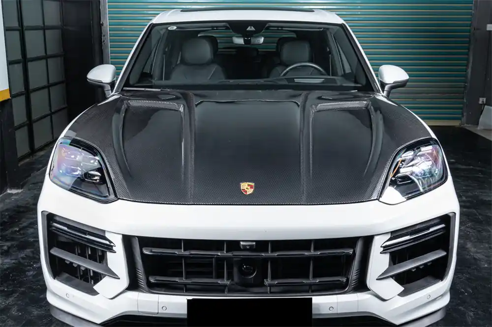Carbonado 2024-2025 Porsche 9Y0.2 Cayenne S Coupe E-Hybrid KT Style Dry Carbon Fiber Hood