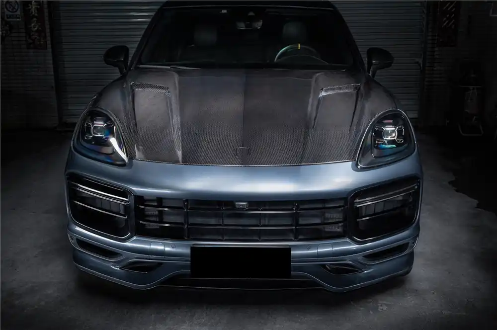 Carbonado 2018-2023 Porsche 9Y0.1 Cayenne S Coupe E-Hybrid Turbo TKT Style Dry Carbon Fiber Hood