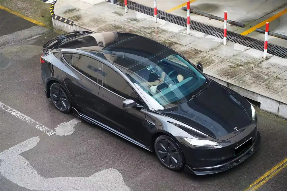 Carbonado 2024-UP Tesla Model 3 Highland RWD & AWD Turbo Style Carbon Fiber Pattern Look body kit