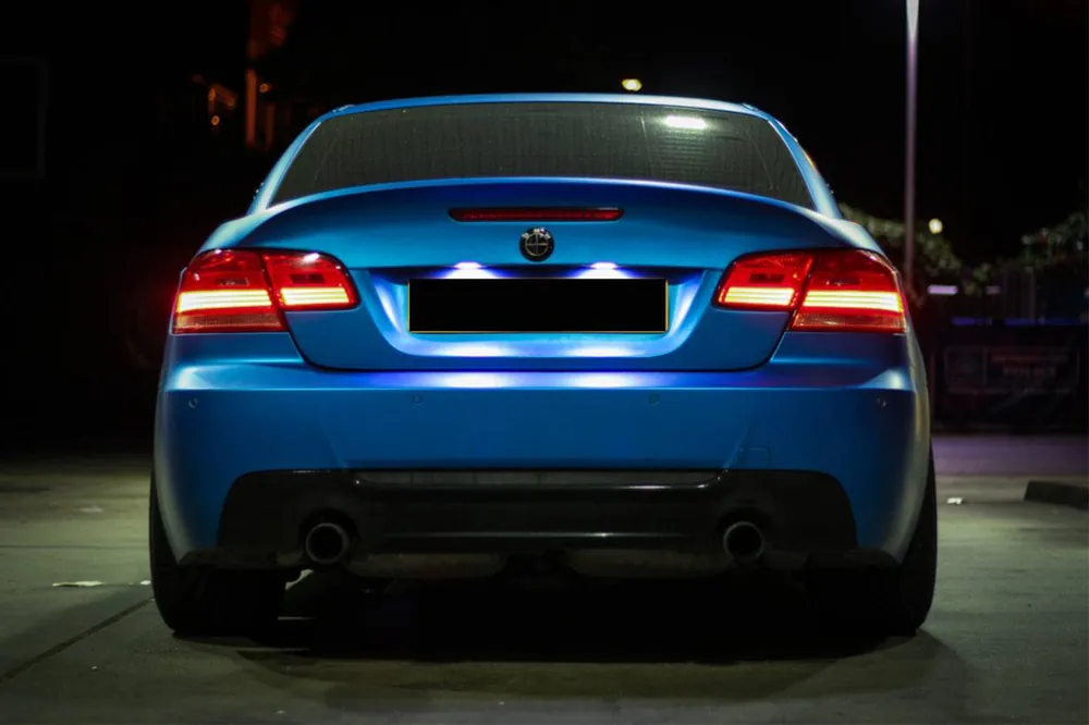 Carbonado 2008-2013 BMW 3 Series E93 M3 CLS Style Carbon Fiber Trunk