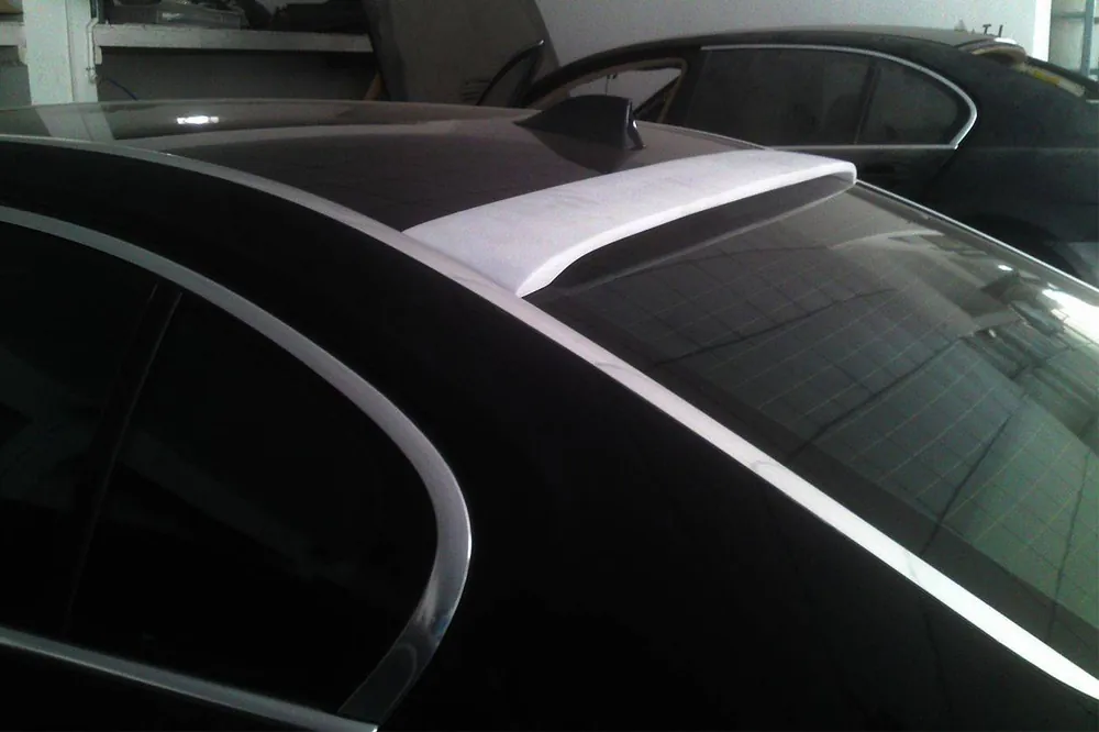 Carbonado 2009-2015 BMW 7 Series F01 ASC Style Carbon Fiber Roof Spoiler