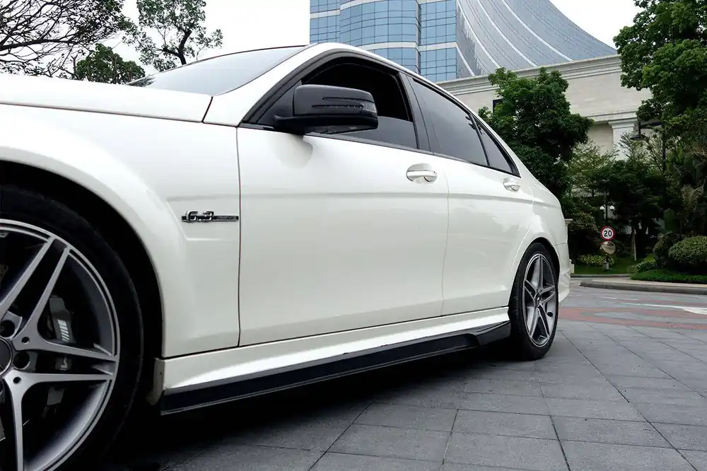 Carbonado 2008-2014 Mercedes Benz W204 C63 AMG Sedan VS Style Carbon Fiber Side Skirts