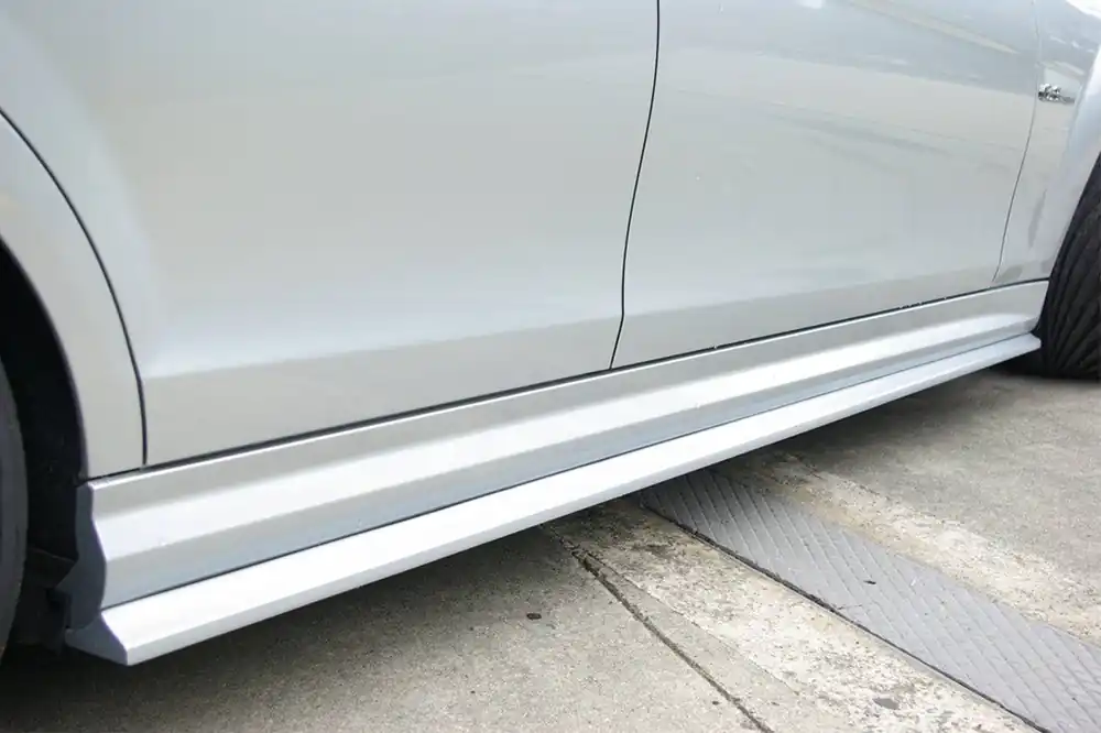 Carbonado 2008-2014 Mercedes Benz W204 C63 AMG RZ Style Carbon Fiber Side Skirts