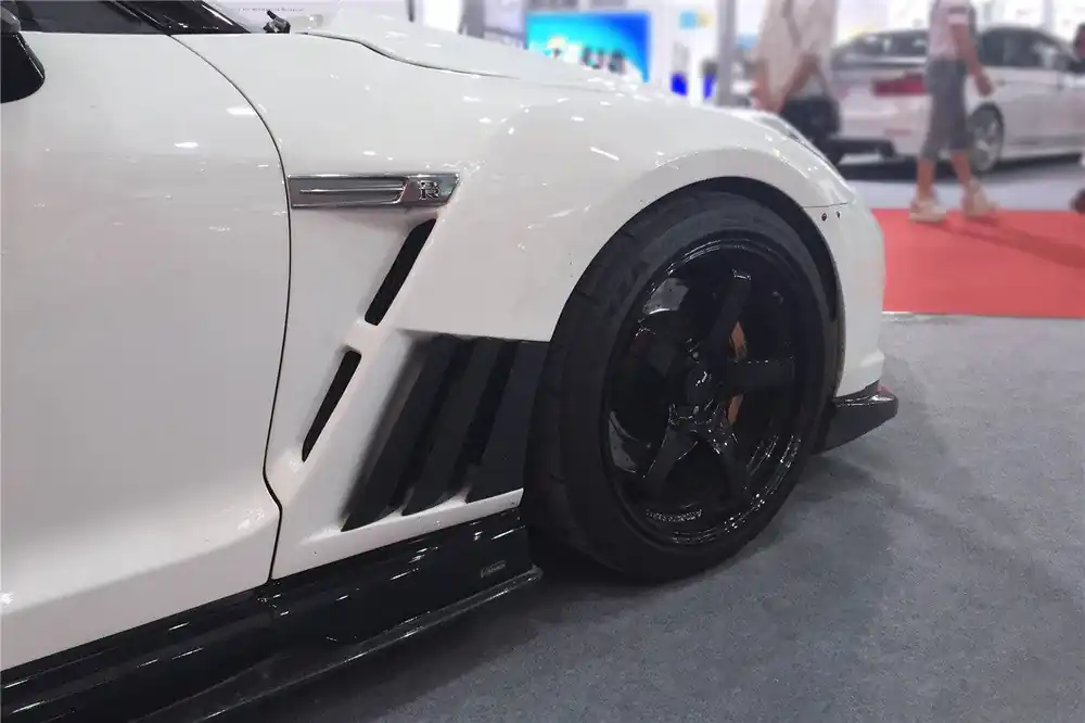 Carbonado VA Style Wide Front Fender | 2008-2023 Nissan GTR R35