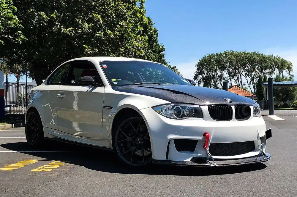 Carbonado 2008-2013 BMW E82 E88 1 Series 1M Style Auto Full Wide Body Kit