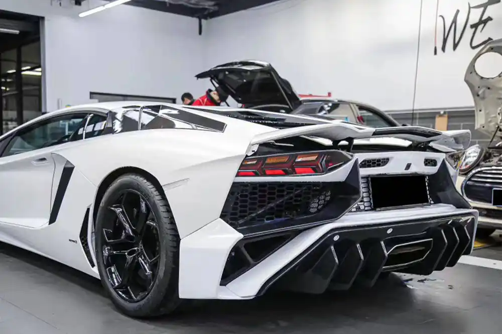 Carbonado 2011-2016 Lamborghini Aventador LP700 Coupe Roadster SV Style Rear Bumper