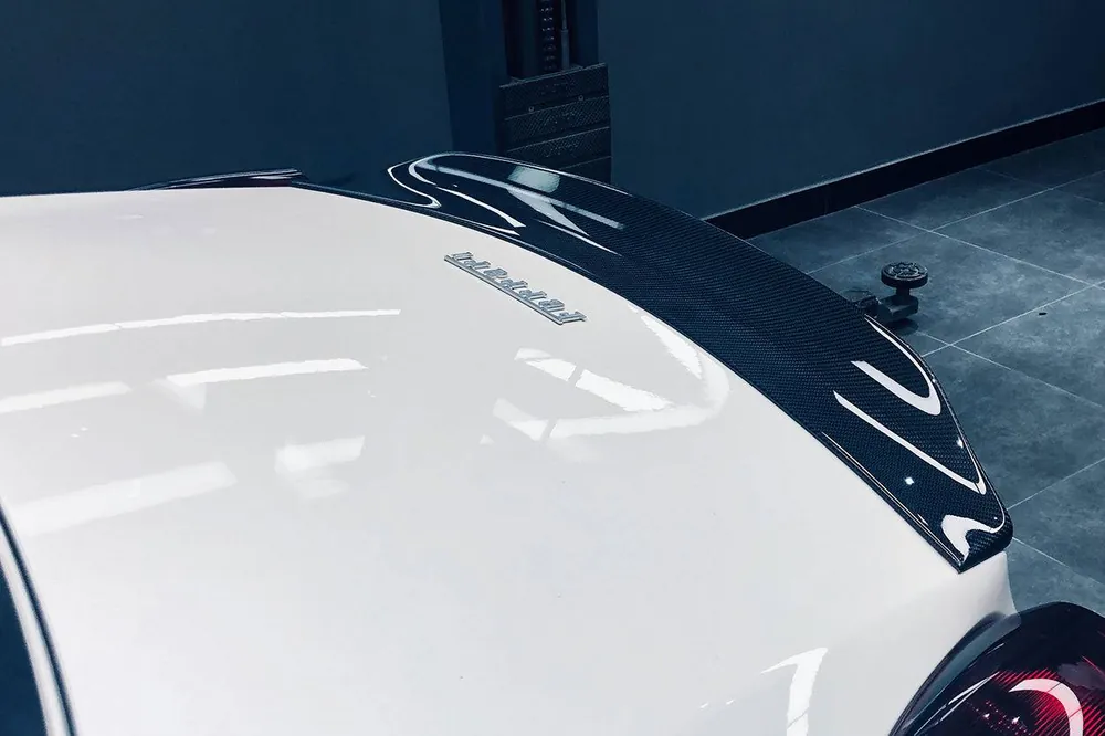Carbonado 2009-2014 Ferrari California bkss style Carbon Fiber Turnk Spoiler